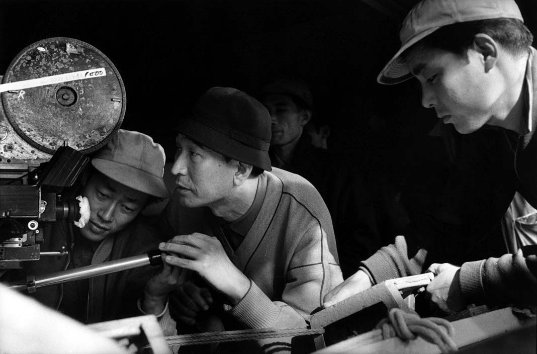 Akira Kurosawa sur le tournage de Sanjuro © Rene Burri / Magnum Photos